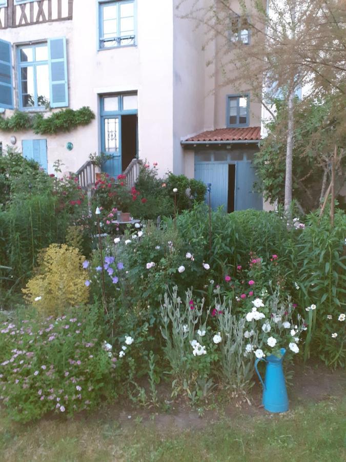 Chambre D Hote "Sous Le Clocher" Appartement Saint-Léonard-de-Noblat Buitenkant foto