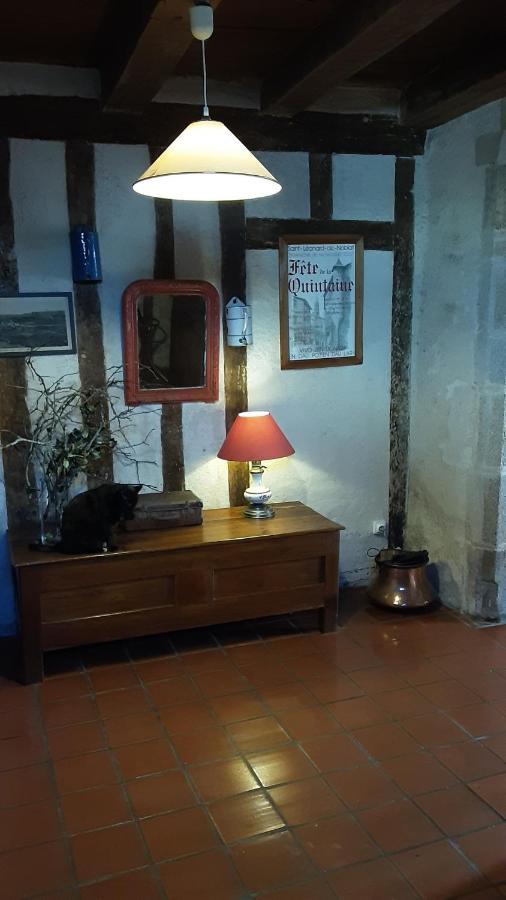 Chambre D Hote "Sous Le Clocher" Appartement Saint-Léonard-de-Noblat Buitenkant foto